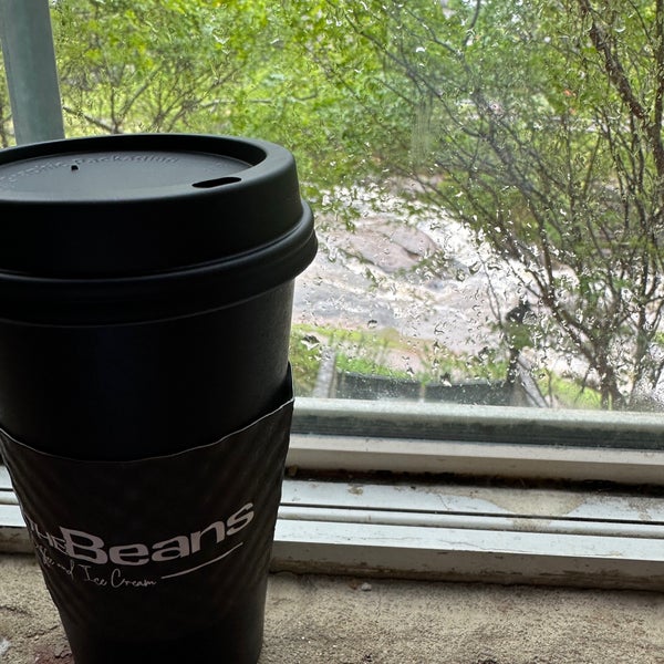 Great place to work with great views and tremendous coffee and ice cream. Can’t go wrong!
