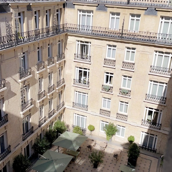 Photo taken at Fraser Suites Le Claridge Champs-Élysées by Abdullah on 9/21/2022