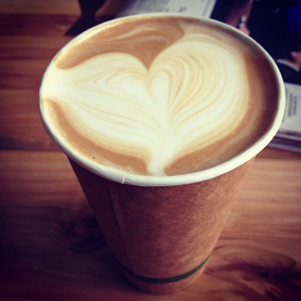 รูปภาพถ่ายที่ Buunni Coffee โดย Courtney B. เมื่อ 10/12/2012
