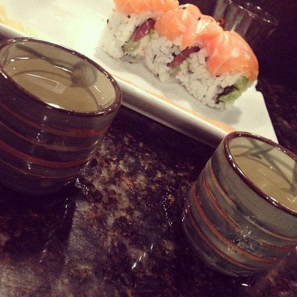 Foto scattata a Bluefin Fusion Japanese Restaurant da Joel L. il 12/31/2013