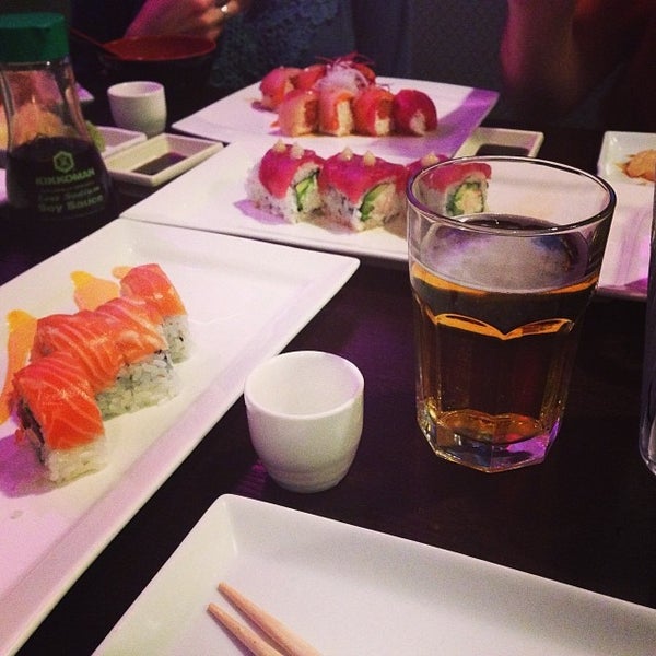 Снимок сделан в Bluefin Fusion Japanese Restaurant пользователем Joel L. 1/4/2014