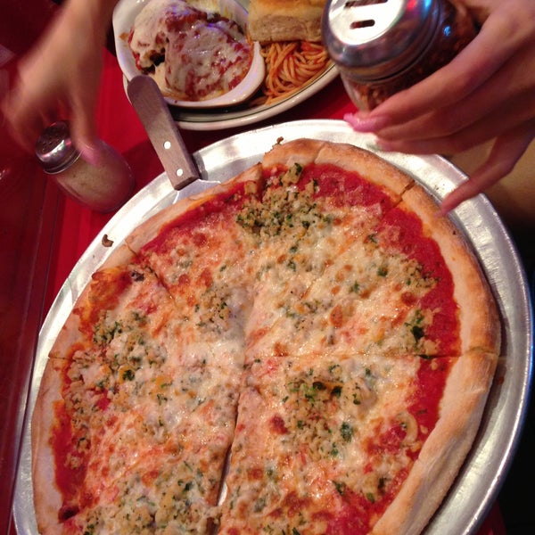5/12/2013にSuhyun M.がVillage Pizzeriaで撮った写真