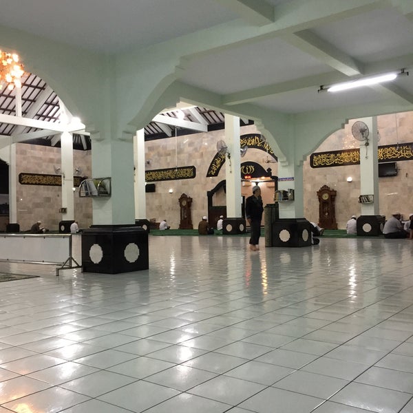 Photo taken at Masjid Agung Sudirman by Dyah Peni H. on 11/27/2015
