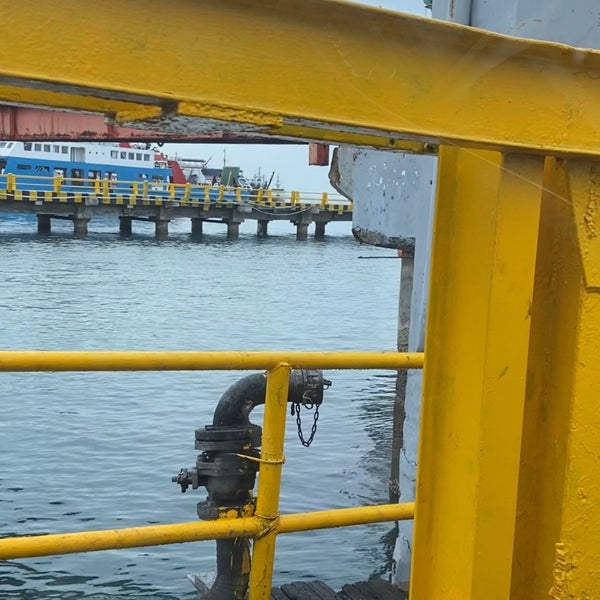 Foto tomada en Pelabuhan Penyeberangan Ketapang  por Dyah Peni H. el 1/5/2022