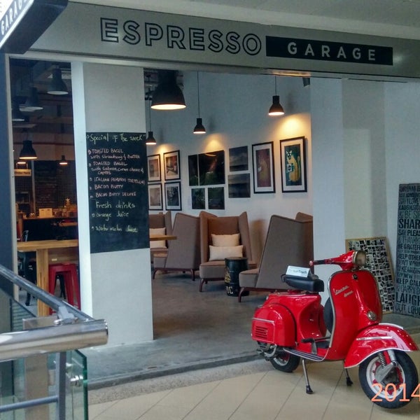 รูปภาพถ่ายที่ Espresso Garage โดย JL® เมื่อ 11/27/2014