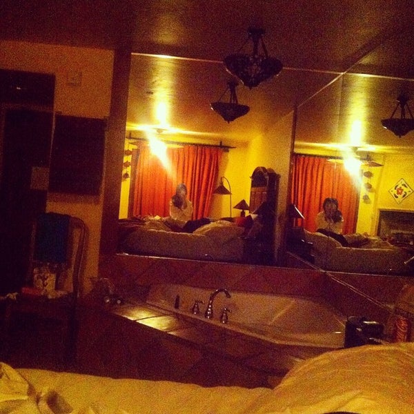 รูปภาพถ่ายที่ Avila La Fonda Hotel โดย Michelle S. เมื่อ 11/4/2014