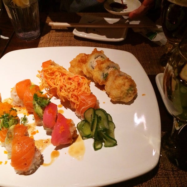 Снимок сделан в Bistro Ka Japanese Restaurant пользователем Apple D. 2/1/2014