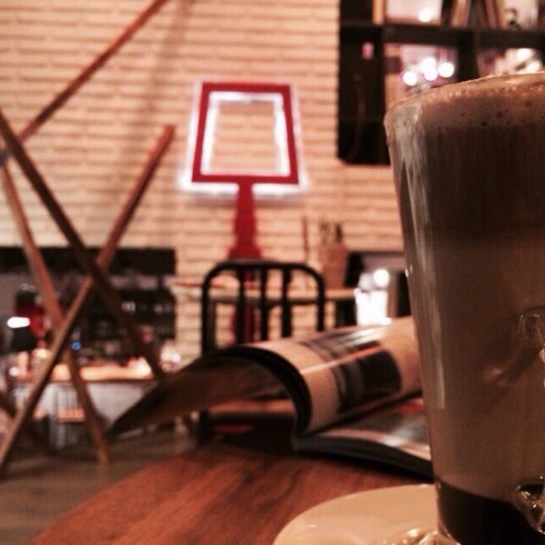 3/20/2015にGizem T.がTasarım Bookshop Cafeで撮った写真