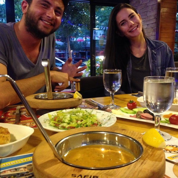 Снимок сделан в Safir Ocakbaşı ve Restaurant пользователем Tacettin E. 6/18/2015
