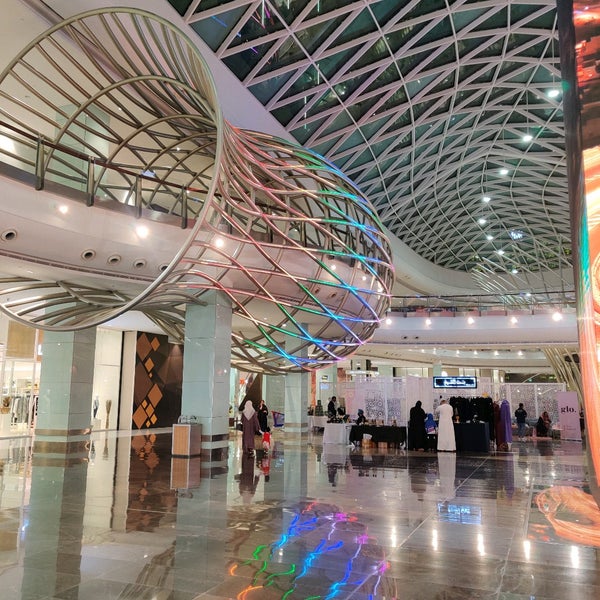 รูปภาพถ่ายที่ Muscat Grand Mall โดย Mohamed M. เมื่อ 12/3/2021