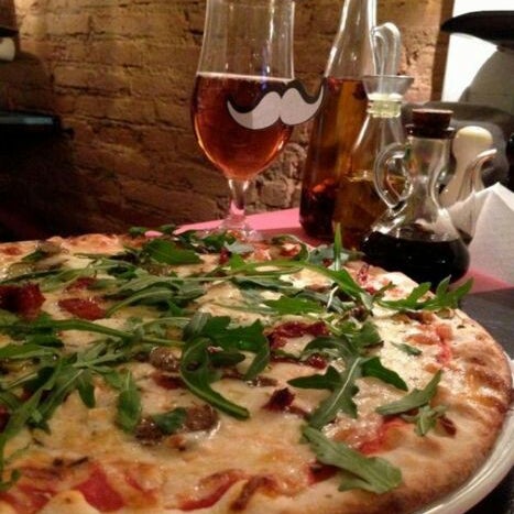 3/8/2013 tarihinde Natalia C.ziyaretçi tarafından Messié Pizza'de çekilen fotoğraf