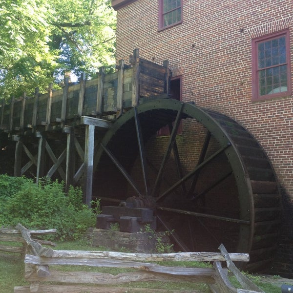 Foto tirada no(a) Colvin Run Mill por Jesse F. em 7/6/2013