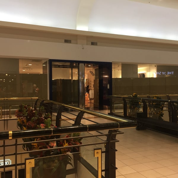 GAP Clothing Store in Raleigh