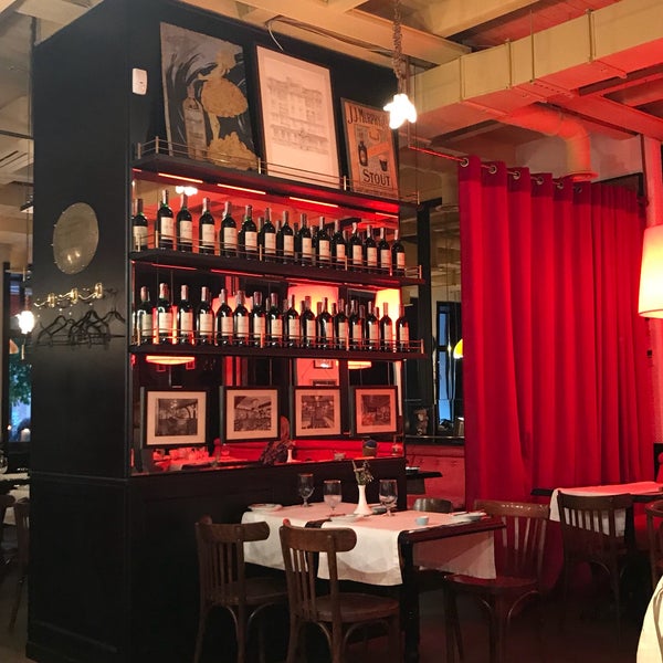 Foto diambil di Café Charlotte oleh Ivan I. pada 7/3/2018