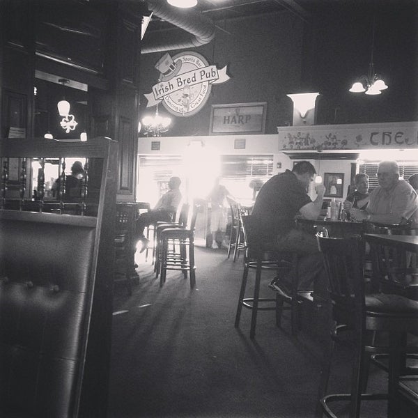 Foto tirada no(a) Irish Bred Pub por Mois&#39;Rock P. em 4/10/2013