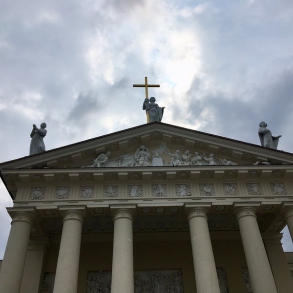 Foto tomada en Vilniaus arkikatedra ir Šv. Kazimiero koplyčia | Cathedral of St Stanislaus and St Vladislav and Chapel of St Casimir  por Tatyana K. el 6/27/2019