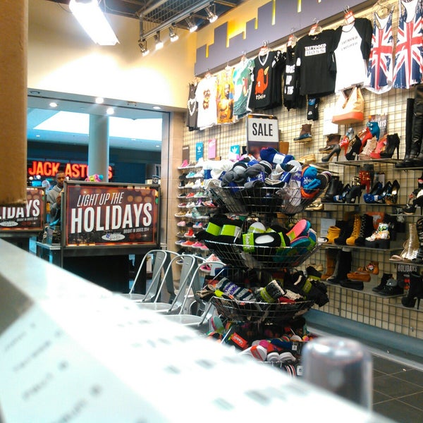 Photos At Underground By Journeys 1 Galleria Dr Photos At Underground By Journeys 1