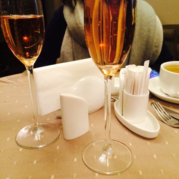 Foto diambil di Villa Aston Restaurant and Hotel Aston 4* oleh Alina G. pada 4/3/2015