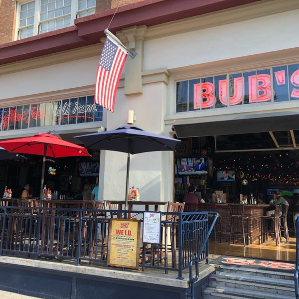 Foto scattata a Bub&#39;s at the Ballpark da Matthew W. il 6/21/2019