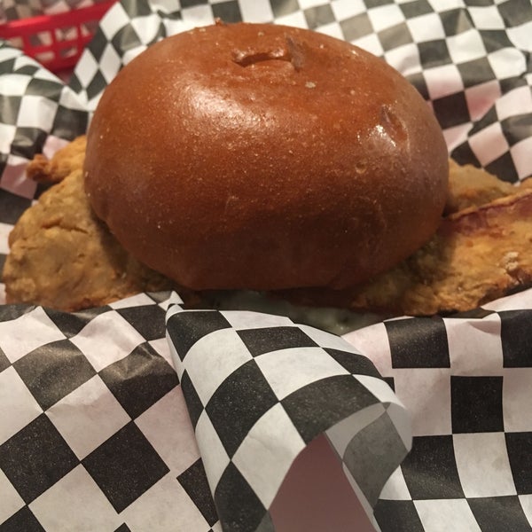 I go the Luke Skyburger. The burger was very juicy. 4.6/5 Cajun fries were the perfect texture and the right amount of seasoning. Quick service! Interesting ambiance. Would go back.