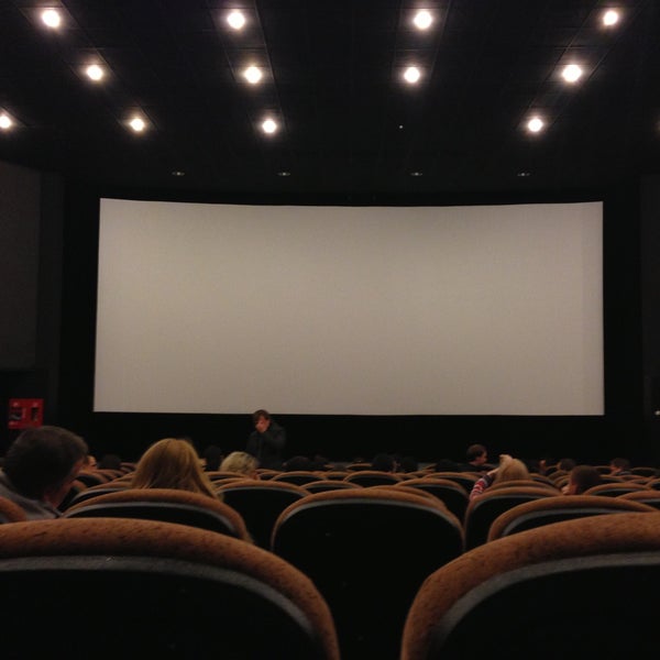 Кинотеатр берестье афиша. Берестье минск. Сильвер молл кинотеатр вип зал. Кинотеатр берестье минск. Касса кинотеатра.