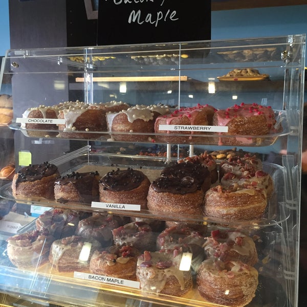 Foto diambil di Mia&#39;s Bakery oleh Colin M. F. pada 9/19/2015