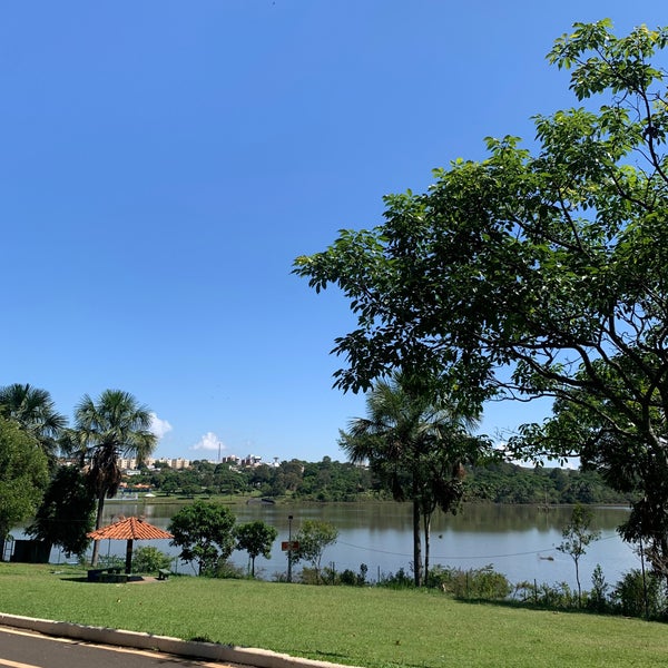 รูปภาพถ่ายที่ Parque do Sabiá โดย Daniela A. เมื่อ 11/16/2022