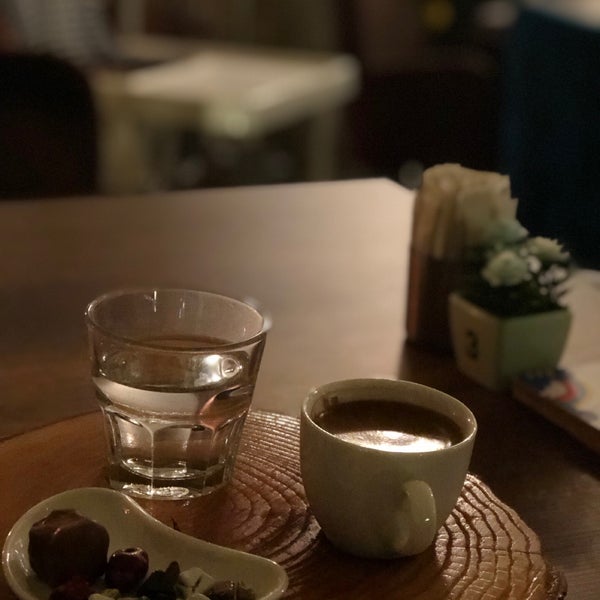 Foto tirada no(a) Berins Cafe por Oya Ö. em 3/29/2019