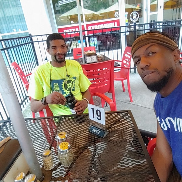 6/22/2019 tarihinde Sunny S.ziyaretçi tarafından Vinny&#39;s NY Pizza'de çekilen fotoğraf