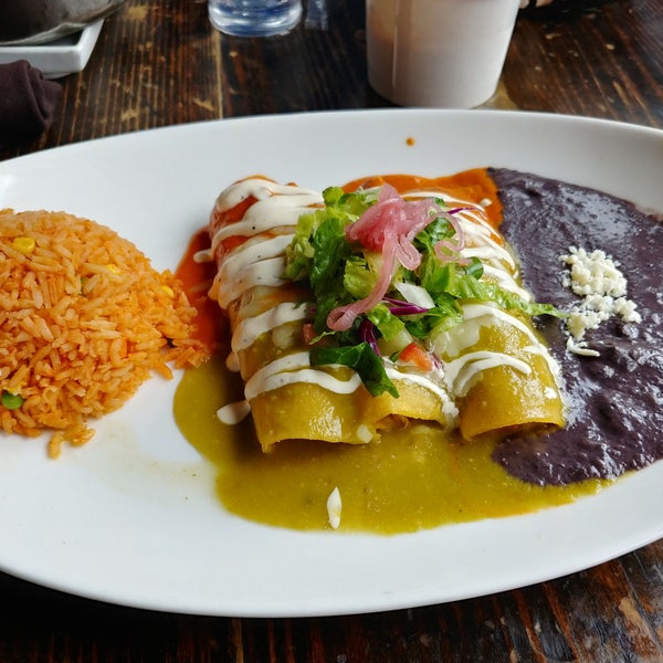 Снимок сделан в Zocalo Mexican Kitchen &amp; Cantina пользователем Sunny S. 9/29/2018