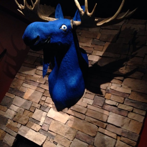 Foto tirada no(a) Blue Moose por Clint K. em 9/20/2013