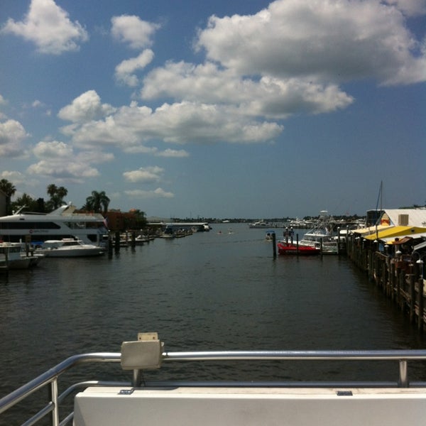 รูปภาพถ่ายที่ Pure Florida - Naples โดย Uchi A. เมื่อ 5/19/2013