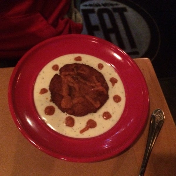 10/26/2014 tarihinde Stefanie B.ziyaretçi tarafından EAT Gastropub'de çekilen fotoğraf