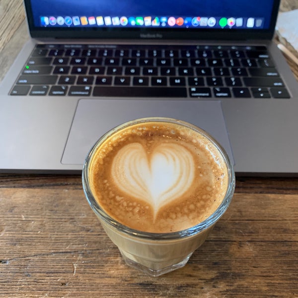 9/6/2019 tarihinde ➿ziyaretçi tarafından Vespr Craft Coffee &amp; Allures'de çekilen fotoğraf