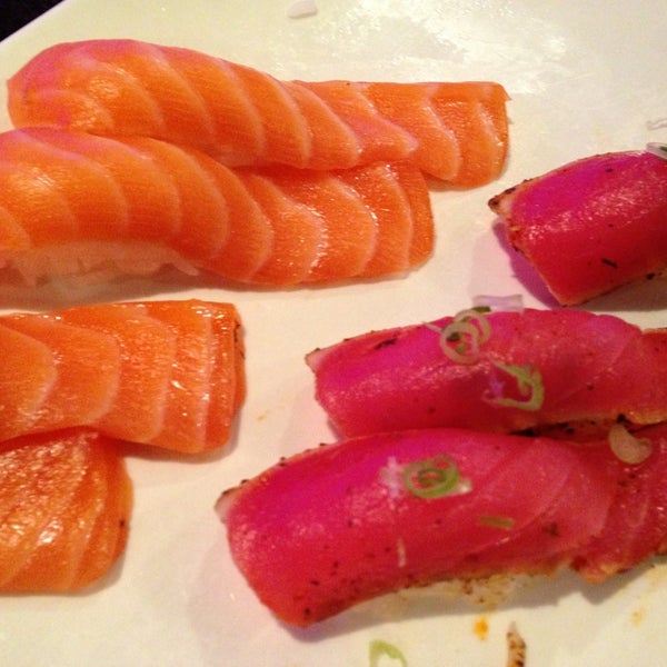 Foto scattata a Bluefin Fusion Japanese Restaurant da Tommy S. il 7/25/2013
