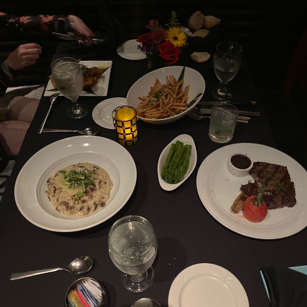 Photo prise au Spencer&#39;s Restaurant par Aisha le6/11/2021