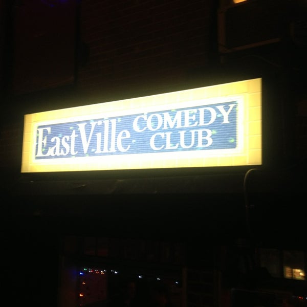 3/31/2013 tarihinde Marita S.ziyaretçi tarafından Eastville Comedy Club'de çekilen fotoğraf