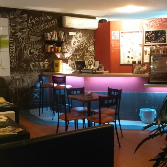 Photo taken at Café MonteBlanco by Jose Luis G. on 3/15/2014