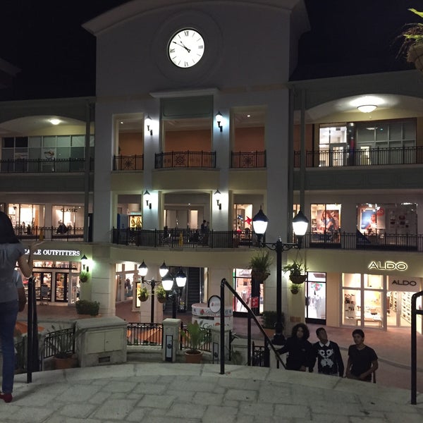6/7/2015 tarihinde Ramon R.ziyaretçi tarafından The Shops at Sunset Place'de çekilen fotoğraf