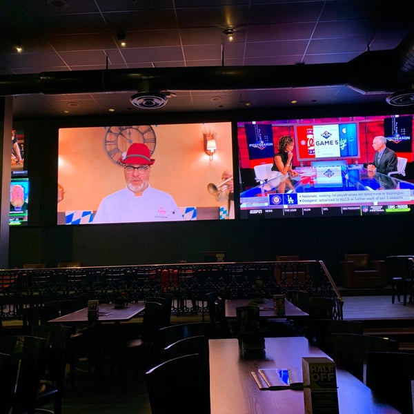 Photo taken at Dave &amp; Buster&#39;s by Ramon R. on 10/9/2019