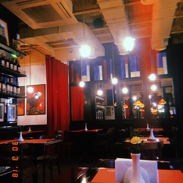 Foto tirada no(a) Café Charlotte por Anna S. em 3/30/2018