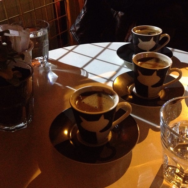 11/15/2015にBegüm Ö.がİki Kedi Cafeで撮った写真