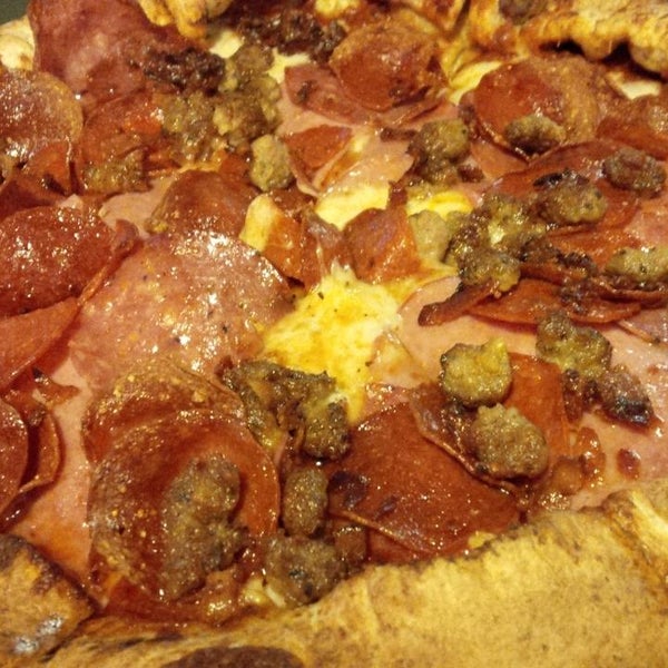 7/5/2014にMatt Q.がWoodstock&#39;s Pizzaで撮った写真