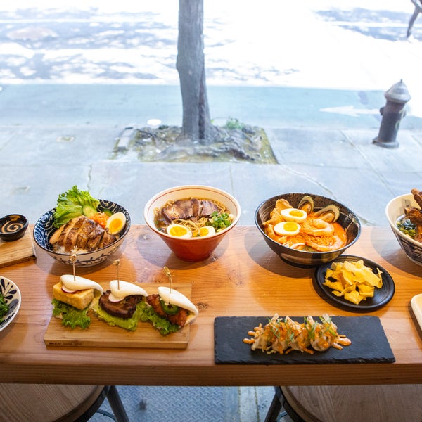 7/13/2018에 Proong Noodle Bar님이 Proong Noodle Bar에서 찍은 사진