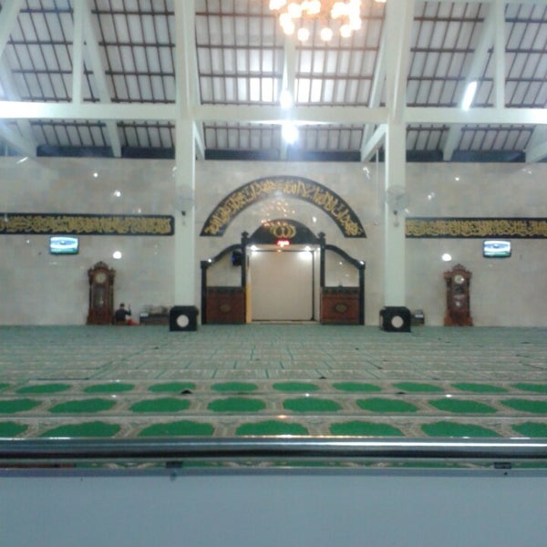 Photo taken at Masjid Agung Sudirman by Vie Qiren T. on 7/5/2014