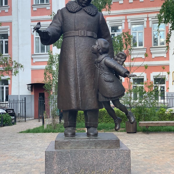 Памятник маршаку в москве