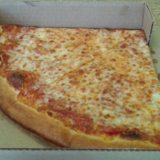 Снимок сделан в Pizza D&#39;Oro пользователем Michael G. 10/28/2014