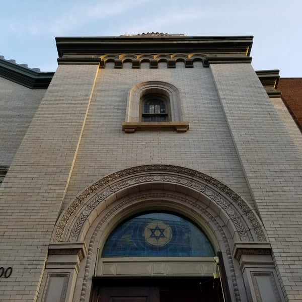 Foto diambil di Sixth &amp; I Historic Synagogue oleh Michael G. pada 4/9/2018