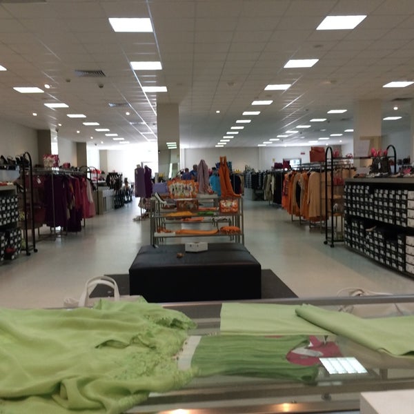 Pollini outlet rimini 2025