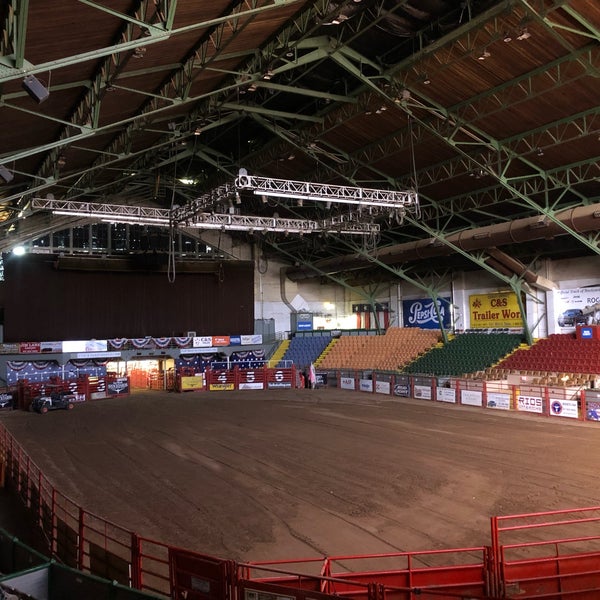 Foto diambil di Cowtown Coliseum oleh Vigan pada 3/5/2019
